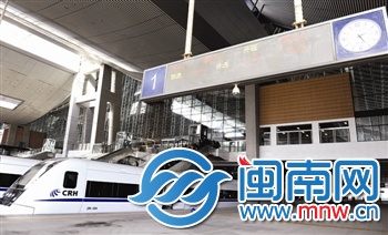昨日14時(shí)30分，D2317次從廈門北開(kāi)往深圳北