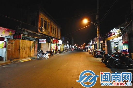 昨晚不到9點，泉州市區西街，多家店鋪已經關門，路