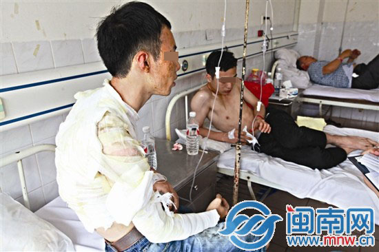 受傷的兩名男子，目前仍在醫院治療