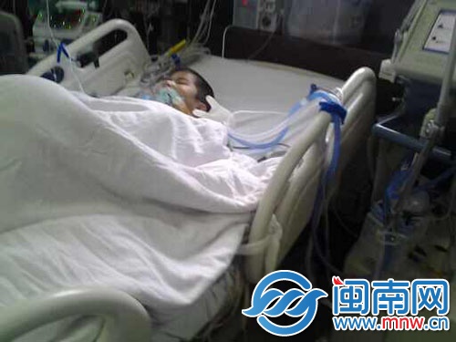 小少航住進(jìn)重癥病房，醫(yī)院下了病危通知